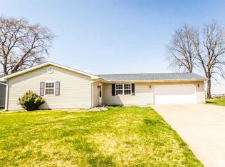 802 E 3rd St, Glasford, IL 61533