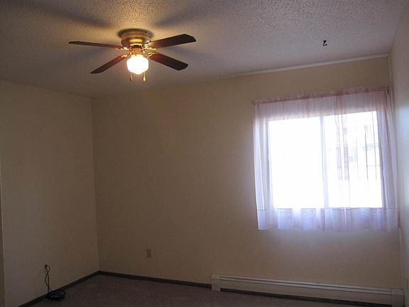 4th image of 921 32nd Ave S APT 9