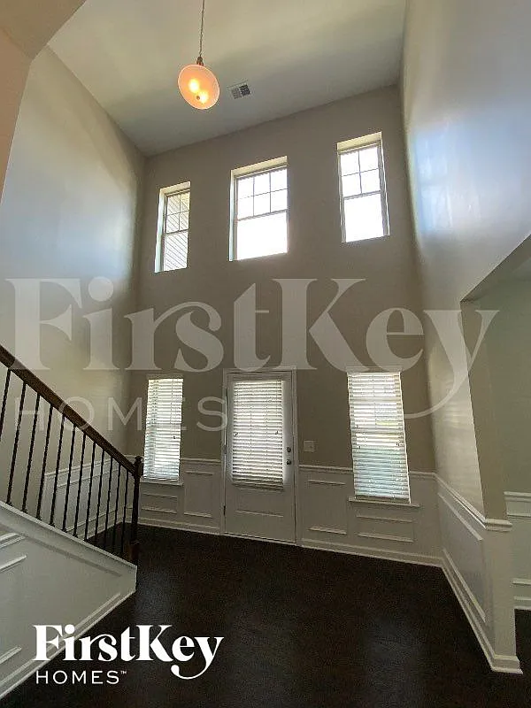3 bed, 2.5 bath, 2378 sqft, $2,250 — Photo 3