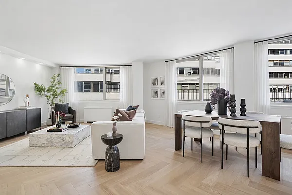 Living room, photo 2