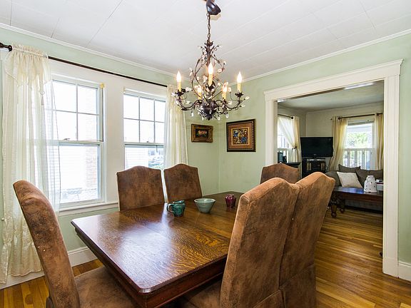 5th image of 25 Woodlawn St