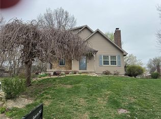 3949 NW Hidden Cove Ct, Lees Summit, MO 64082
