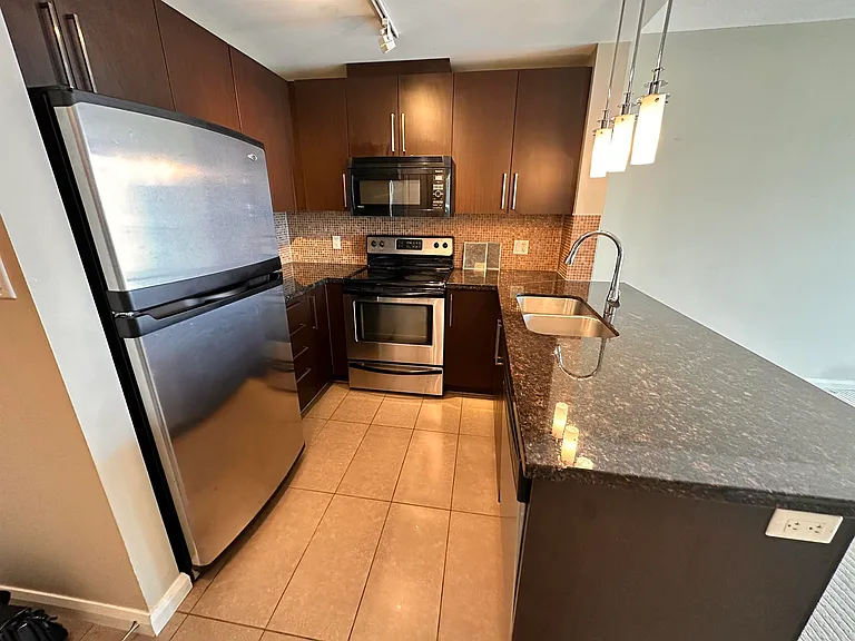 888 Carnarvon St #2307 — Photo 3
