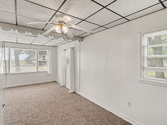 5th image of 16812 Moorepark Rd