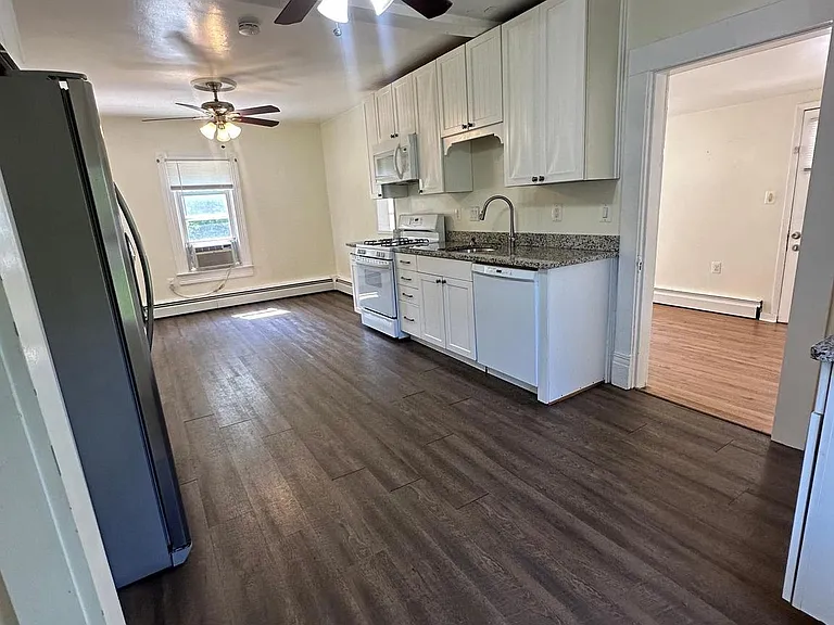 6501 Glenbard Ct — Photo 6