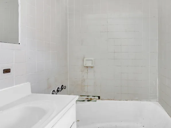 22-17 Collier Avenue image 16 of 20