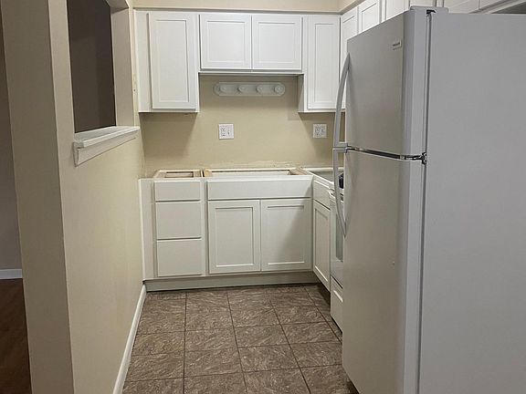 4th image of 4823 S Pennsylvania Ave APT 5