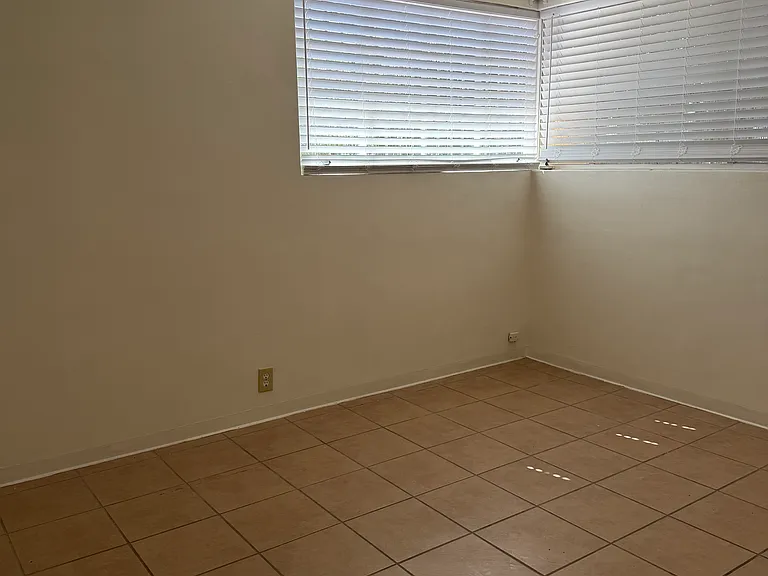 1645 E Prince Rd — Photo 8