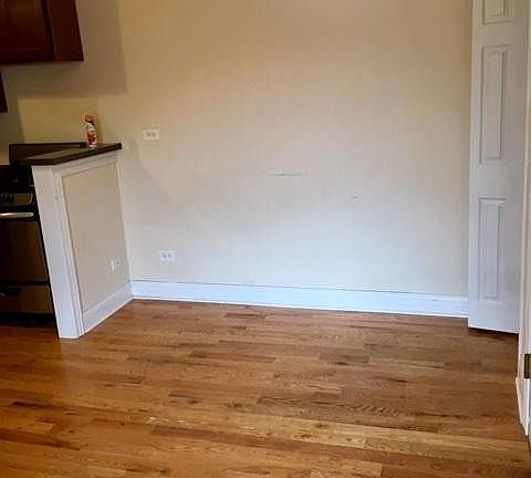 5th image of 815 W Cornelia Ave #209
