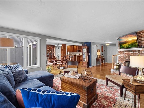 2nd image of 70 Parks St APT 3