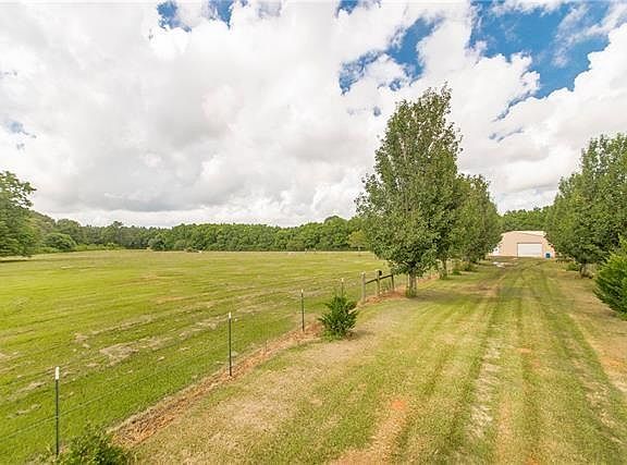 3rd image of 24507 Timbercrest Dr