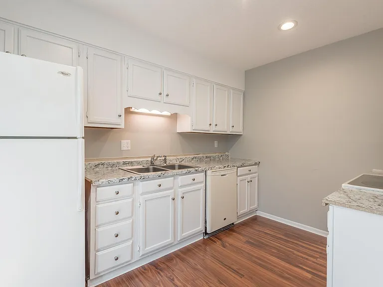 502 Cedartop Ln #B — Photo 9