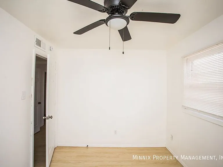 5005 Avenue W #3 — Photo 16