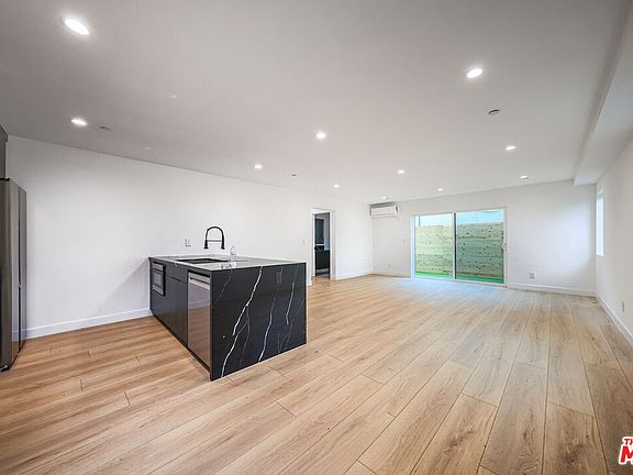 2nd image of 1525 S Carmelina Ave #1527-1/2