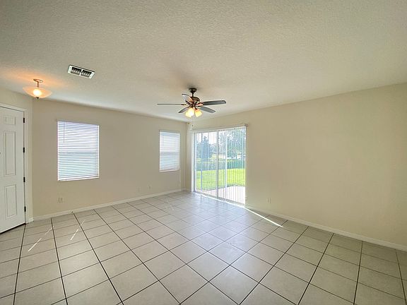 5th image of 2408 Sedge Grass Way