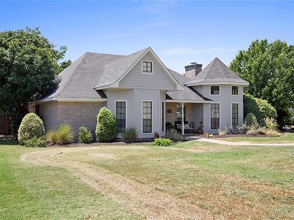 3rd image of 3301 Pioneer Cir