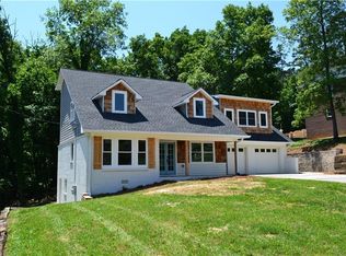 202 Hillcrest Dr, Calhoun, GA 30701