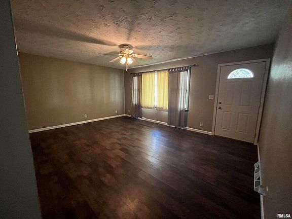 4th image of 469 Wilshire Dr
