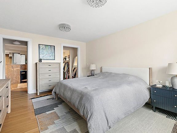 4th image of 30 W 63rd St APT 15VW