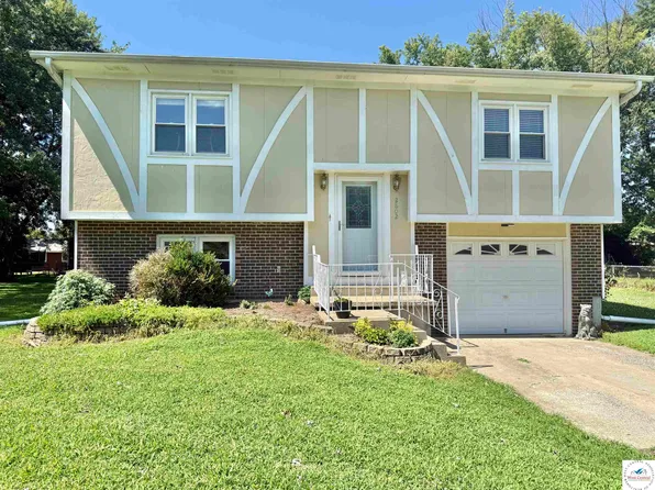 2802 Meadow Wood Dr, Sedalia, MO 65301
