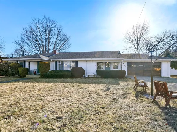 2346 County St, Somerset, MA 02726