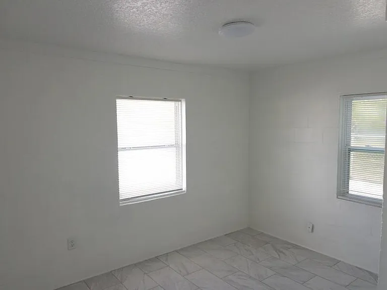 139 W 8th St #8 — Photo 9