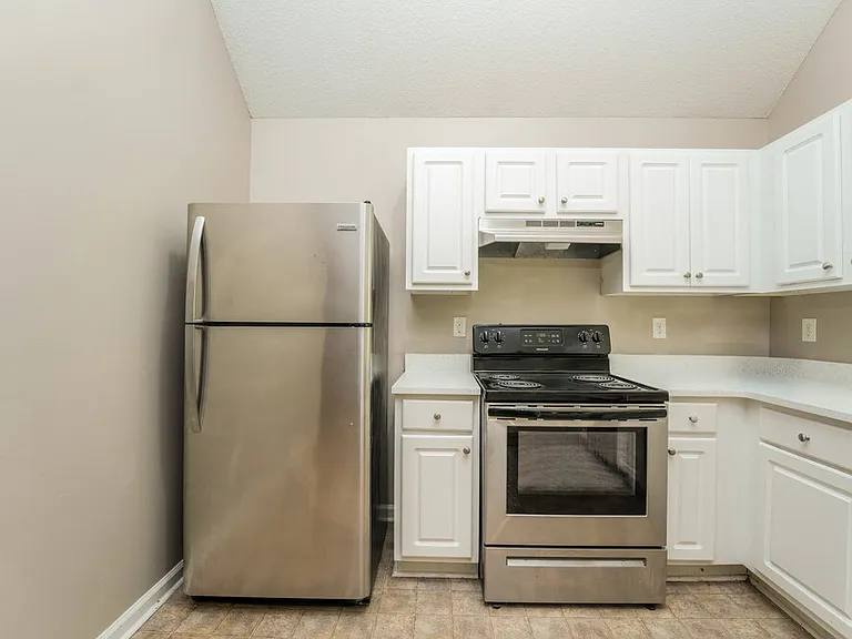 804 Hillandale Ln — Photo 8
