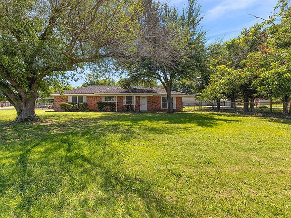 3rd image of 516 Willow Park Dr