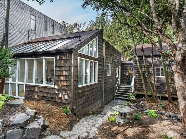 9521 25th Avenue NW, Seattle, WA 98117