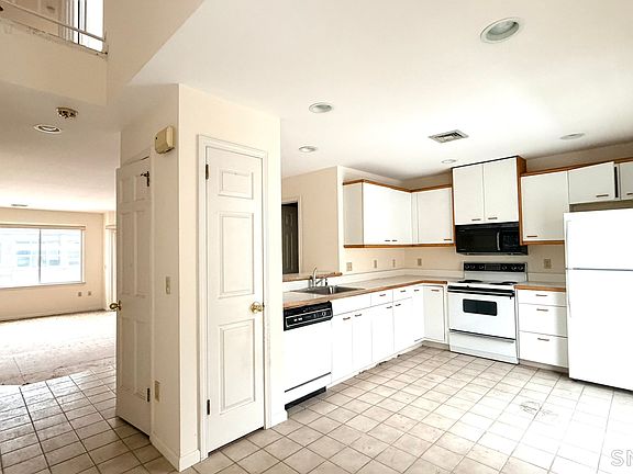 3rd image of 1900 Summer Street #7