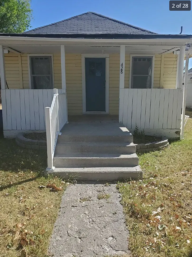 Darling Vintage 1 Bed 1 Bath House In Saint Anthony, Id — Photo 2