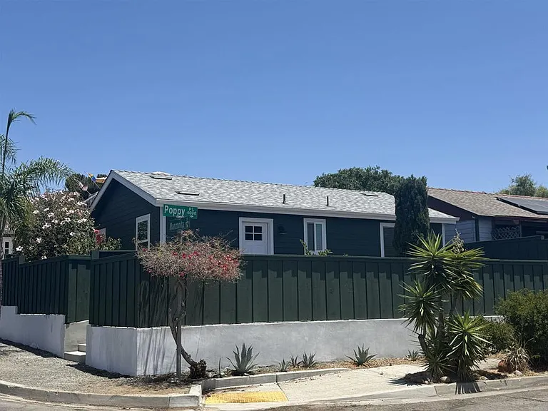 4005 Manzanita — Photo 18