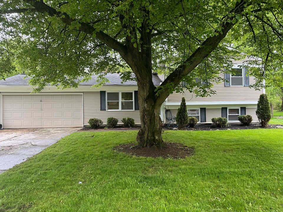 1st image of 8895 Fairlane Dr