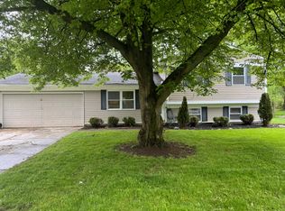 8895 Fairlane Dr, Olmsted Township, OH 44138