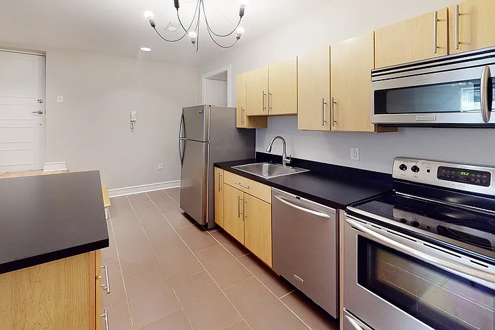 Melrose Apartments — Photo 49