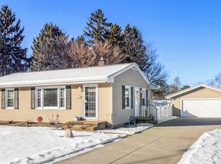 712 W Adams St, Osceola, IN 46561