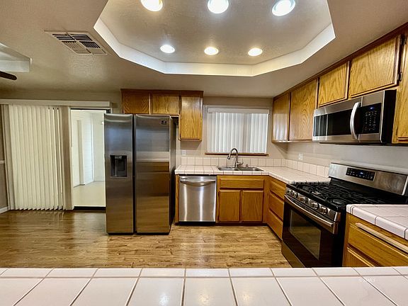 5th image of 612 Heather Ct