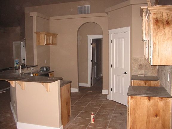 4th image of 1141 Kelley Ave