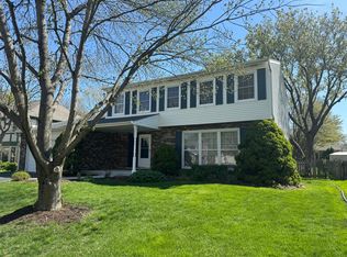 1840 Fairoak Rd, Naperville, IL 60565