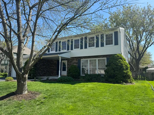 1840 Fairoak Rd, Naperville, IL 60565