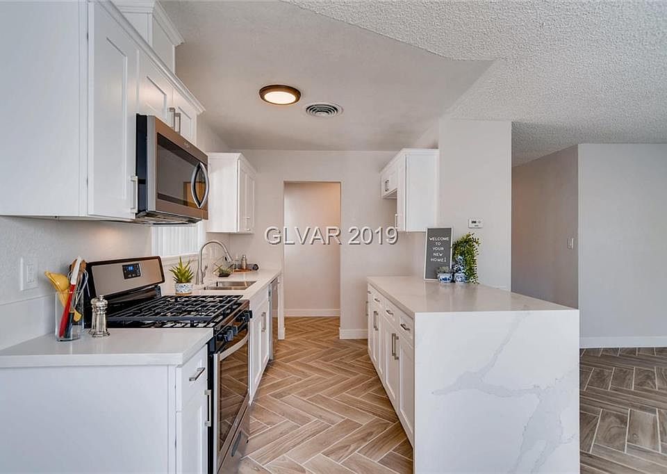 1st image of 3013 Scarlet Oak Ave