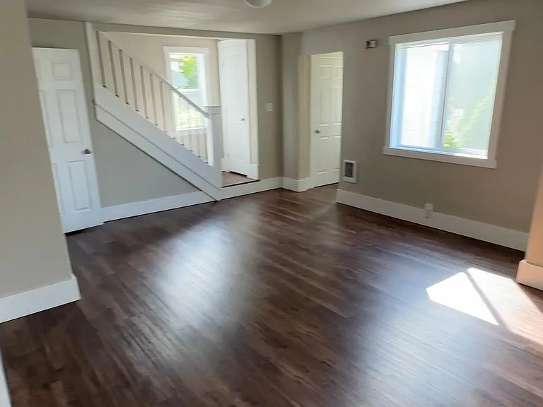 122 Olympic Ave — Photo 3