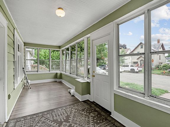 3rd image of 779 Thomas Ave
