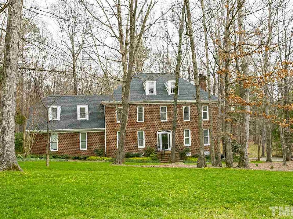 1st image of 8 Sagamore Pl