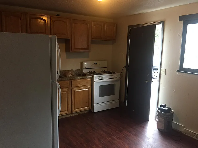 30 Auburn St — Photo 18