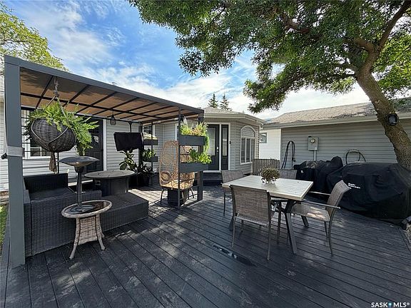 3rd image of 410 Gertie STREET