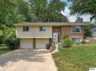 21428 Shamrock Cir, Elkhorn, NE 68022