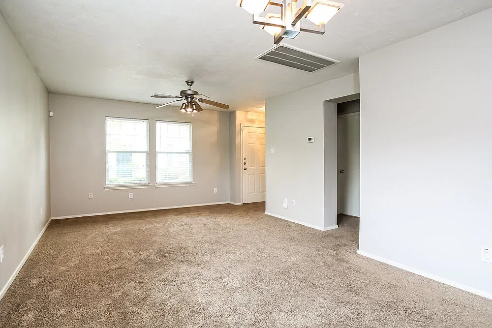 3 bed, 2.0 bath, 1204 sqft, $1,785 — Photo 2