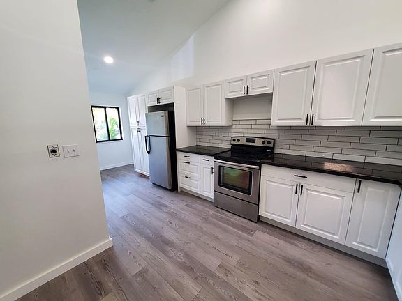 2nd image of 518 NE 199th Ln