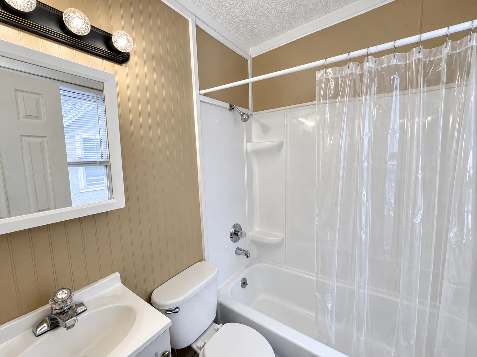 1332 Minnehaha Ave W — Photo 2